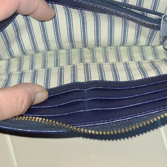 Dooney & Bourke Navy Blue Large Wristlet-Pre-loved. - Picture 11 of 12